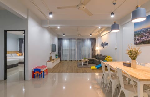 Living room, Photo of the whole room, Decorative detail, Seating area