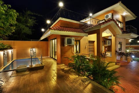 Property building, Patio, Facade/entrance, Night, Pool view, Swimming pool, Swimming pool