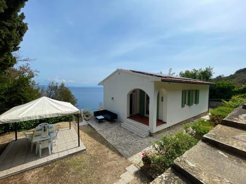 Property building, Facade/entrance, View (from property/room), Dining area, Sea view