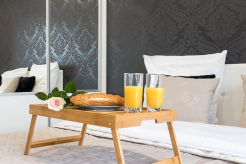 Seating area, Bedroom