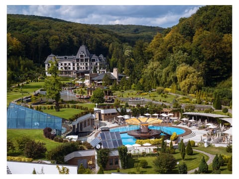 Bird's eye view, Pool view, Entertainment