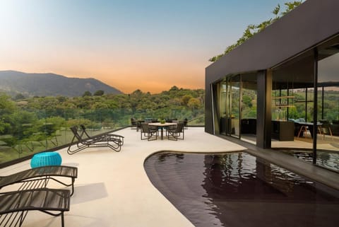 Day, Natural landscape, View (from property/room), Balcony/Terrace, Dining area, Mountain view, Pool view, Swimming pool, sunbed