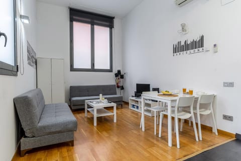 Living room, Seating area, Dining area, internet, air conditioner