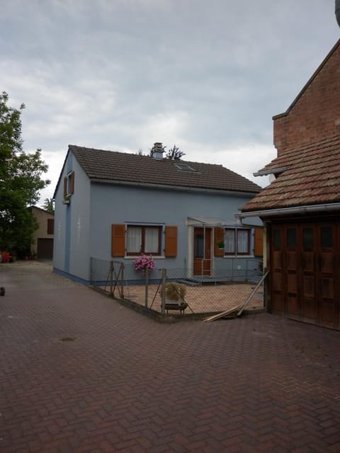 Facade/entrance, Photo of the whole room