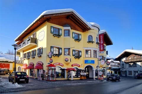 Facade/entrance