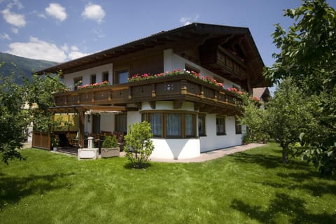 Ferienwohnungen Haus Schett Bed and Breakfast in Lienz