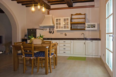 Dining area, Communal kitchen