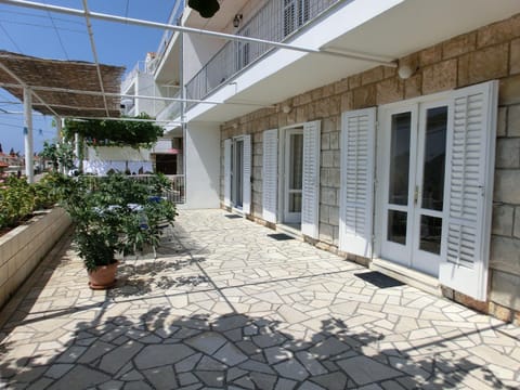 Facade/entrance, Balcony/Terrace