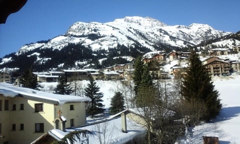 Skiing, Mountain view