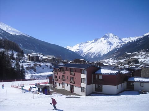Skiing, Mountain view
