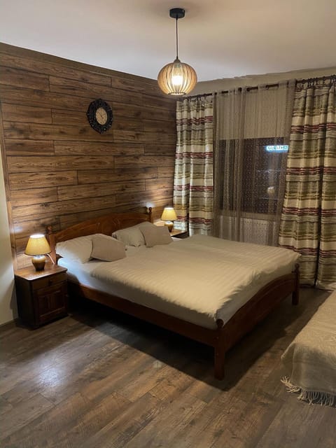 Bed, Photo of the whole room, Mountain view, Street view