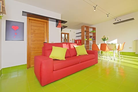 Living room, Photo of the whole room