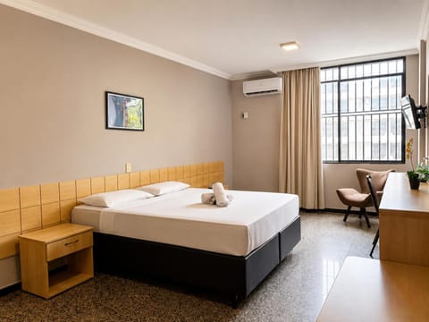 Bed, TV and multimedia, Photo of the whole room, Bedroom, towels, wardrobe, air conditioner