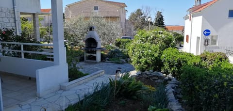 BBQ facilities, Garden