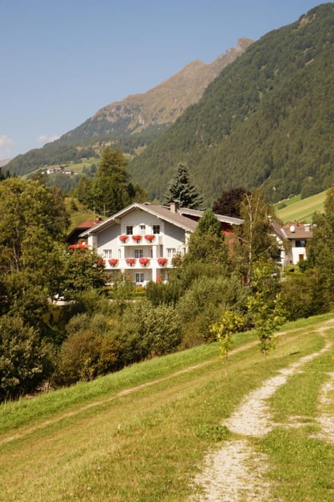 Facade/entrance, Natural landscape