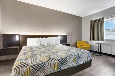 Photo of the whole room, Seating area, Bedroom