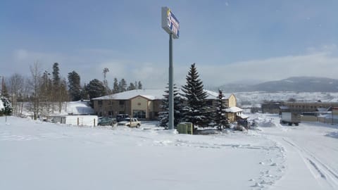 Facade/entrance, Winter