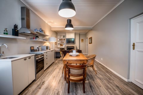 Facade/entrance, Seating area, kitchen