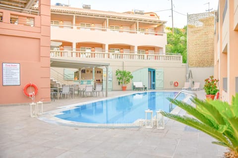 Lounge or bar, Swimming pool