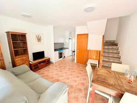 Communal lounge/ TV room, TV and multimedia, Kitchen or kitchenette, Living room, Seating area, Dining area, Evening entertainment