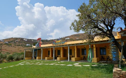 Property building, Day, Garden, Garden view