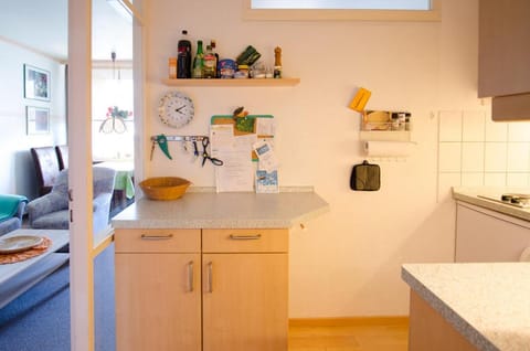 Kitchen or kitchenette, Text overlay