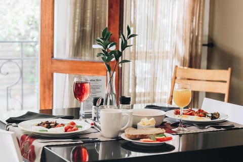 Dining area, Breakfast, Continental breakfast