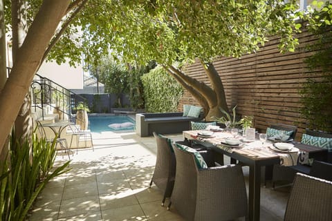 Property building, Garden, Seating area, Dining area, Garden view, Pool view, Swimming pool, sunbed