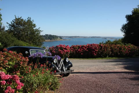 Chambres d'hôtes Aux Portes de Bréhat Bed and Breakfast in Paimpol