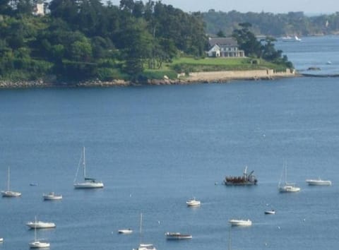 Chambres d'hôtes Aux Portes de Bréhat Bed and Breakfast in Paimpol