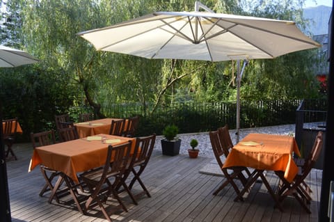 Restaurant/places to eat, Balcony/Terrace