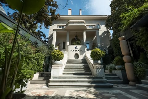 Property building, Facade/entrance, Spring, Day, Garden, Garden view