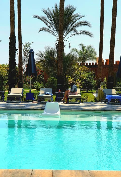 Garden, Swimming pool, sunbed