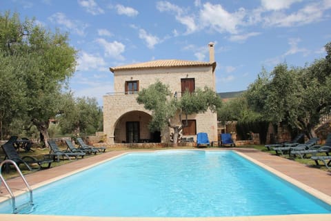 Property building, Spring, Day, Day, On site, Swimming pool