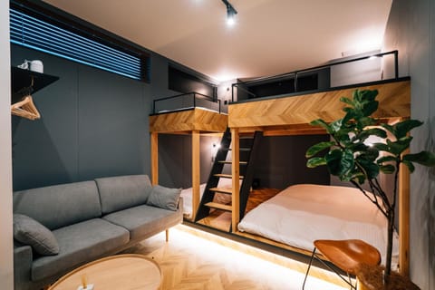 Seating area, Bedroom, bunk bed