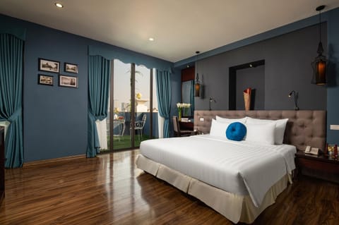 Photo of the whole room, City view, Quiet street view