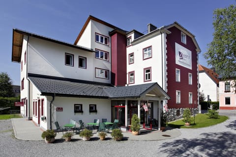 Facade/entrance