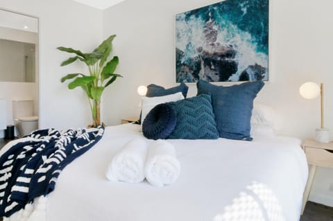 Bed, Decorative detail, Bedroom, young children, older children, group of guests, cot, Family