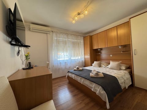 Bed, TV and multimedia, Bedroom, towels, wardrobe, air conditioner