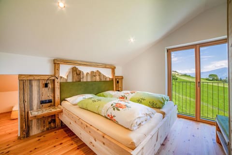 Bed, Natural landscape, Photo of the whole room, Bedroom, Mountain view