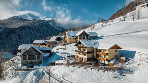 Neighbourhood, Natural landscape, Winter