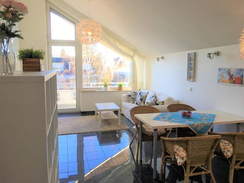 Patio, Communal lounge/ TV room, BBQ facilities, Balcony/Terrace, Balcony/Terrace, Living room, Dining area, Garden view, Garden view