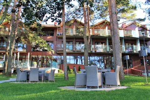Property building, Restaurant/places to eat, Restaurant/places to eat, Spring, Natural landscape, Summer, Balcony/Terrace, Balcony/Terrace