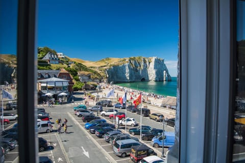 la belle vue le diamant des yeux mer et golf front mer Apartment in Étretat