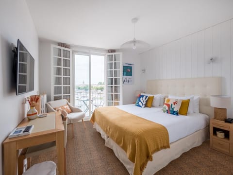 View (from property/room), Balcony/Terrace, Bedroom