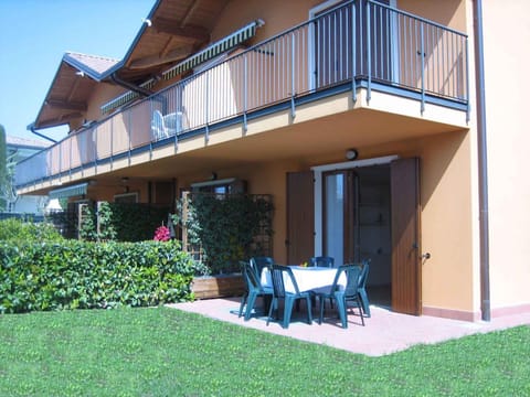 Property building, Summer, Garden