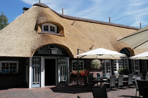 Patio, Facade/entrance, Day