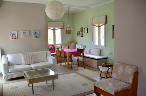 Seating area, Dining area