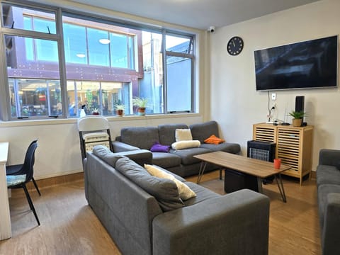 Living room, Lounge or bar