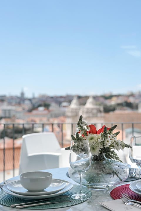 Balcony/Terrace, Decorative detail, City view, Landmark view, Street view